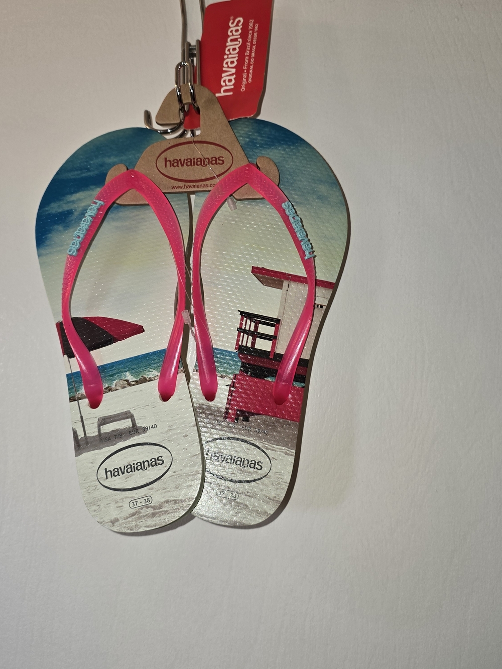 NWT Havaianas flip flops with blue gradient footbed and pink straps Size 7/8